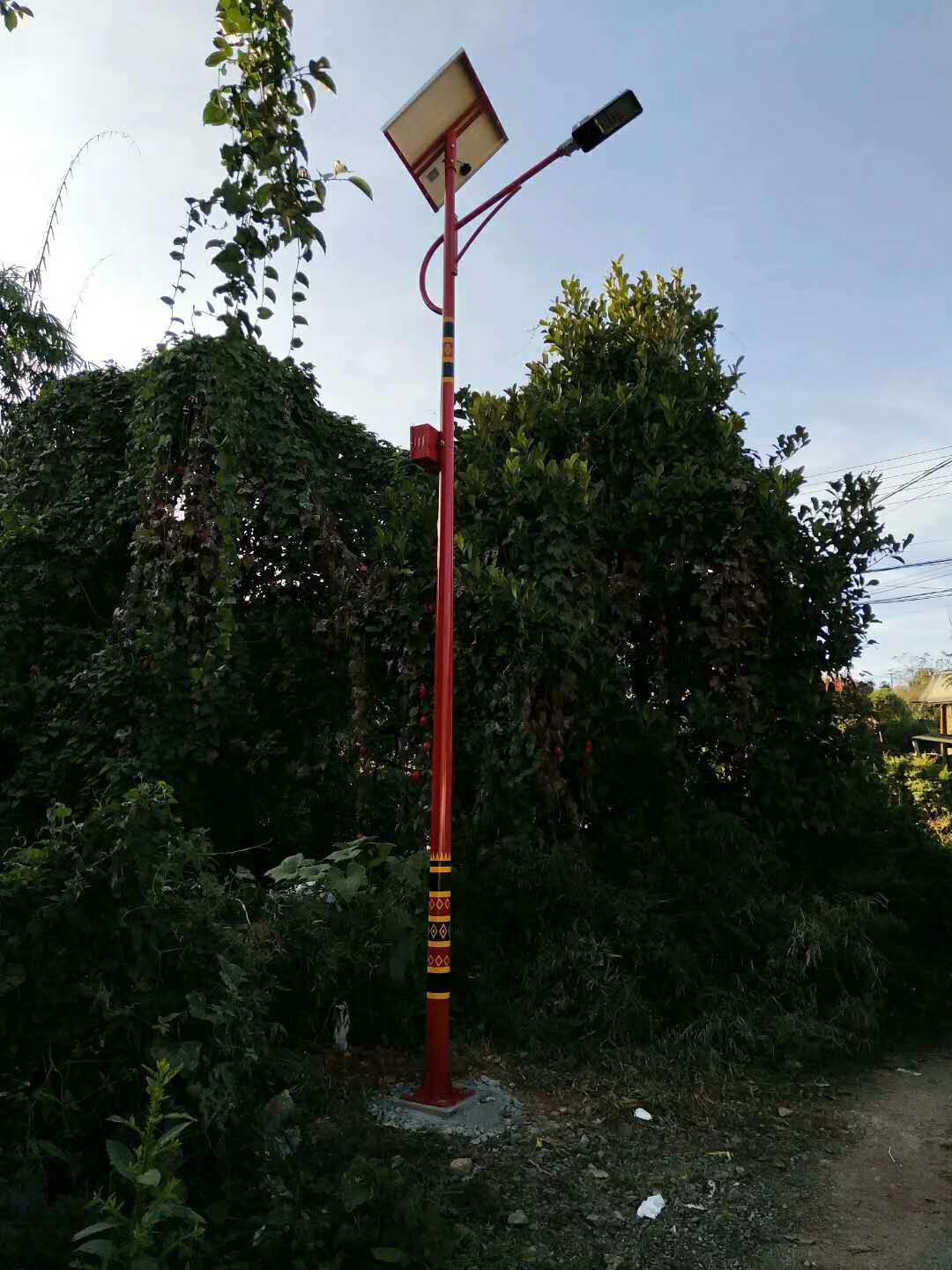 華可恭賀：貴州曾總58套民族特色太陽(yáng)能路燈安裝竣工！