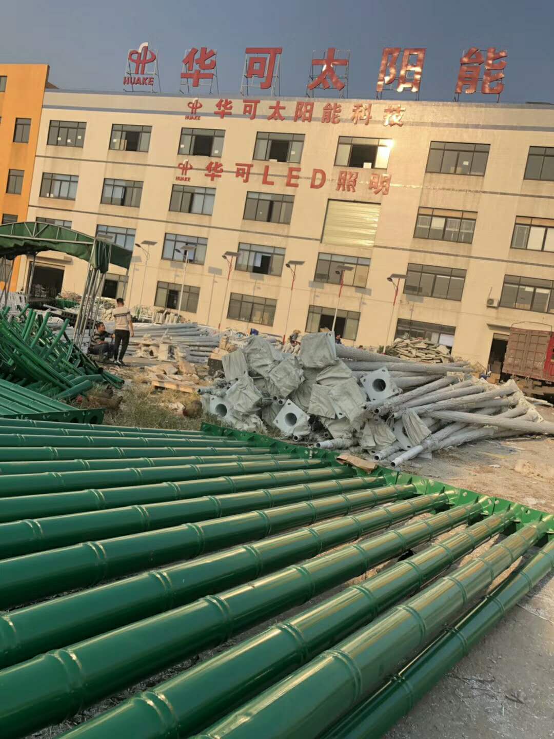 貴州代總的100套竹節桿太陽(yáng)能路燈即將完工！